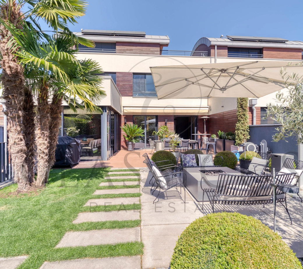 Aux portes de Carouge – Maison contemporaine avec rooftop jacuzzi et jardin paysager