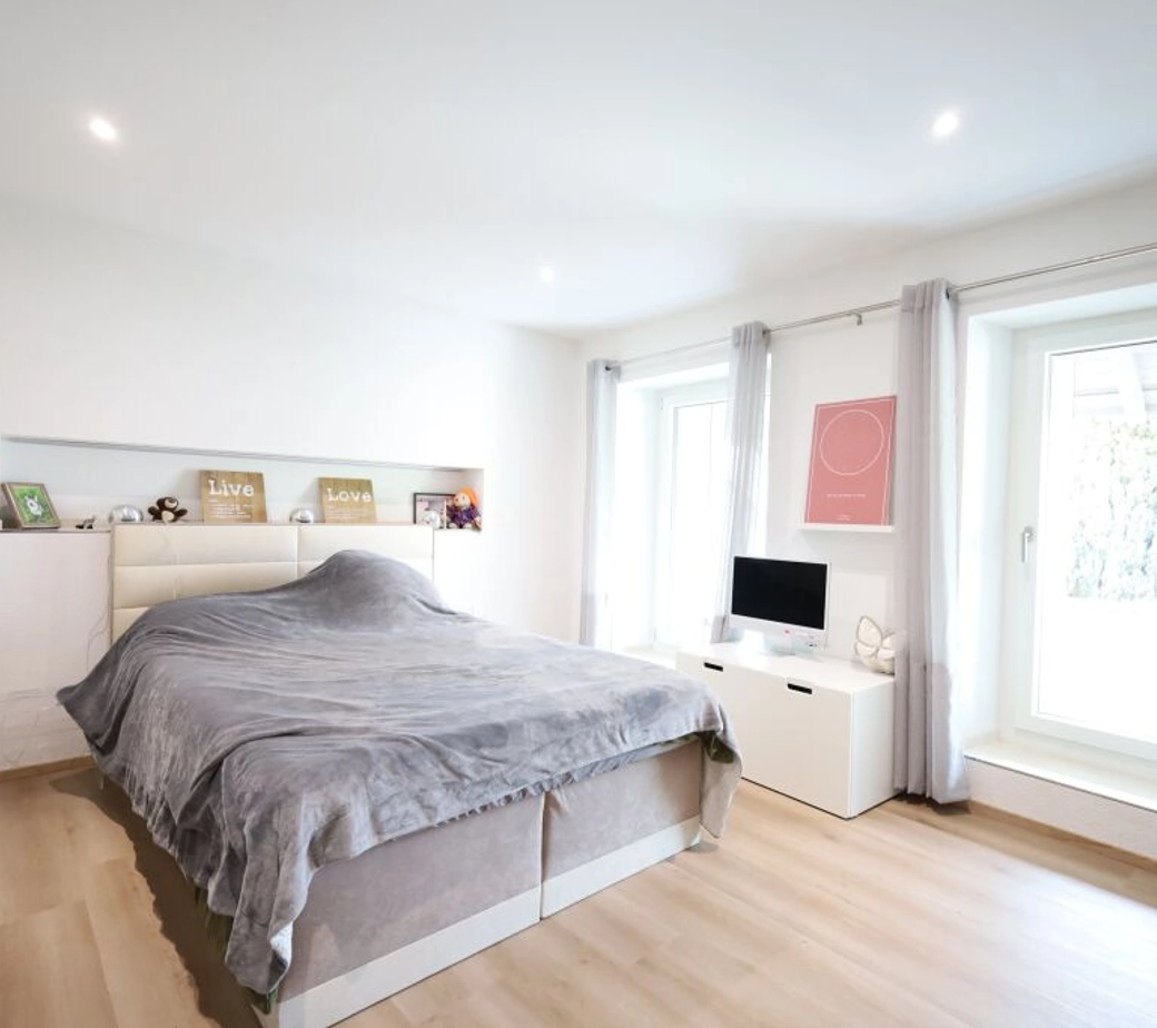 Kernsaniert, hochwertig mit Balkon und vielen Extras