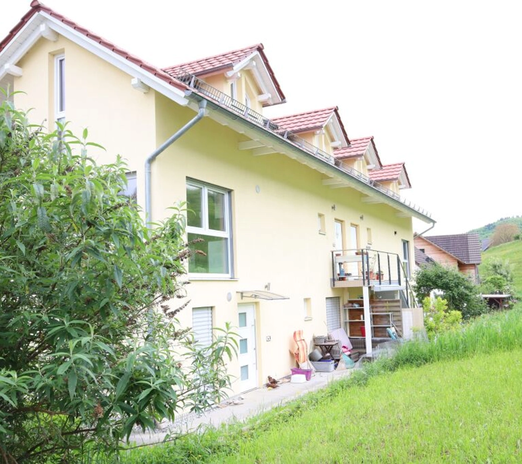Maisonette-Wohnung mit viel Licht, einem Balkon und Aussicht