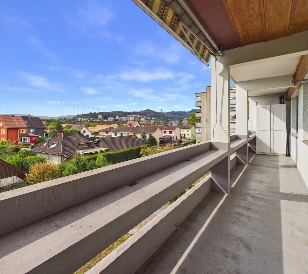 Attraktive 3.5-Zimmer-Wohnung mit 15 m² Balkon und Lift an gut erschlossener Lage in Rheinnähe