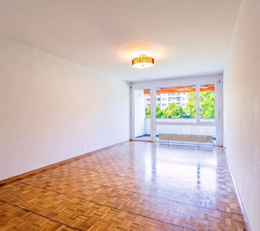 Au cœur d’un environnement verdoyant, découvrez ce spacieux 4,5 pièces avec balcon.