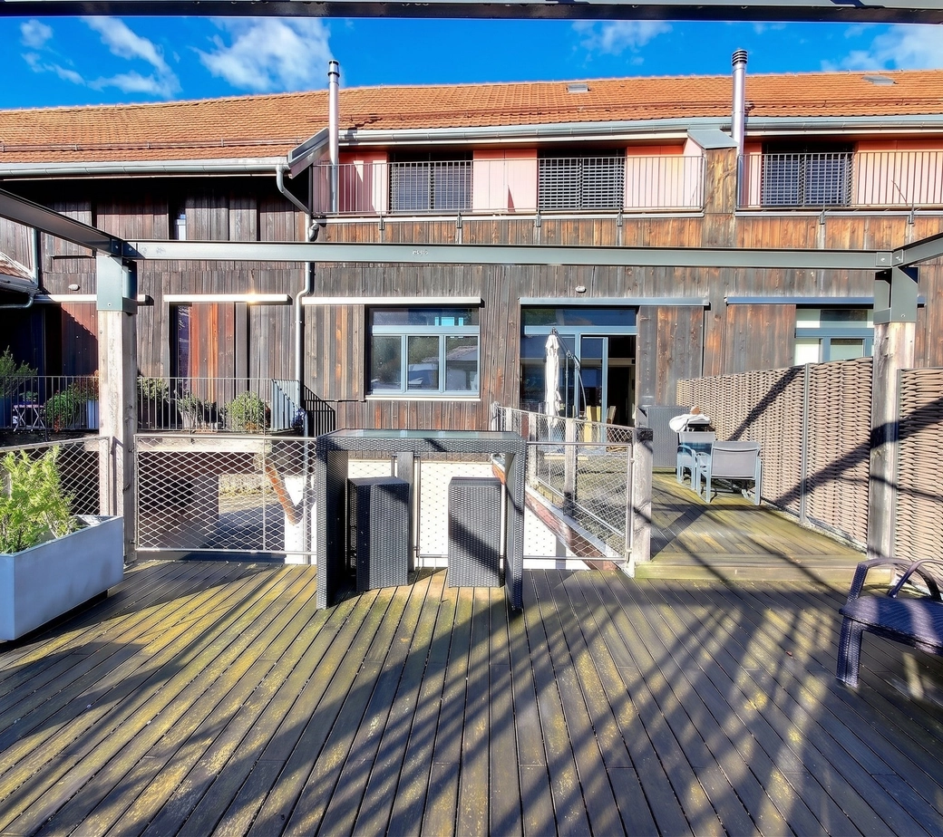 Splendide Triplex et terrasse surélevée de 55m2