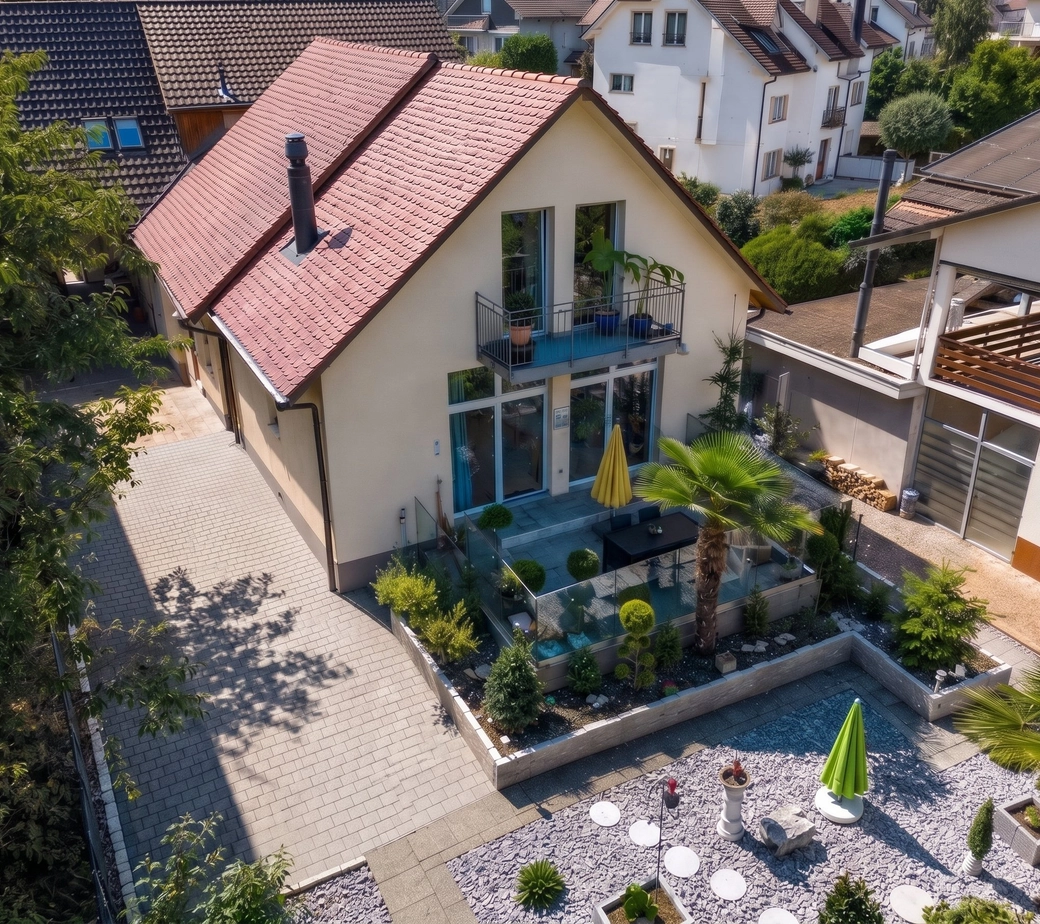 Grosszügig, familienfreundlich und modern mit Garten und Weitblick