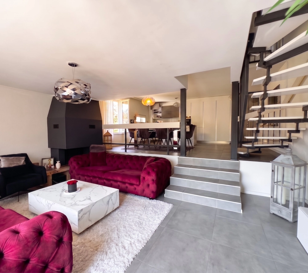 Rare ! Triplex en attique rénové de 6 pces, proche centre
