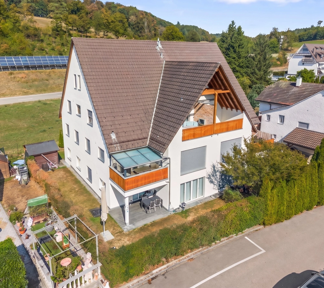 Moderne und helle 4.5-Zimmer-Gartenwohnung an naturnaher Lage mit Lift und Tiefgaragenplatz