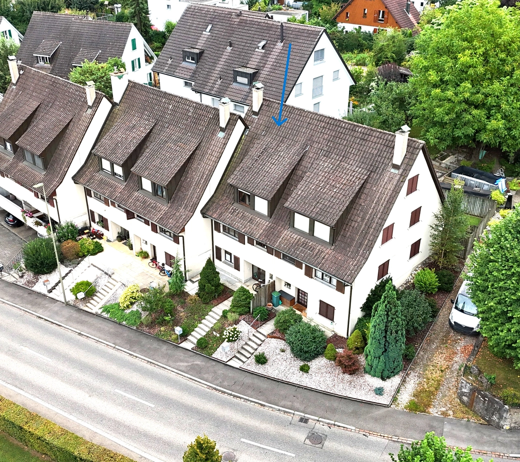 Sehr schönes Reihenmittelhaus mit Weitsicht, Garten, Sitzplatz und grossem Carport