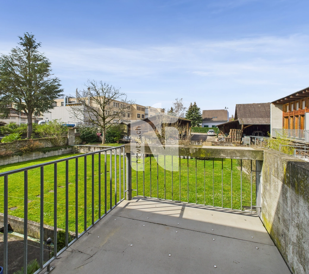 Grosszügige Wohnung mit Balkon, Garten und Tiefgaragenparkplatz