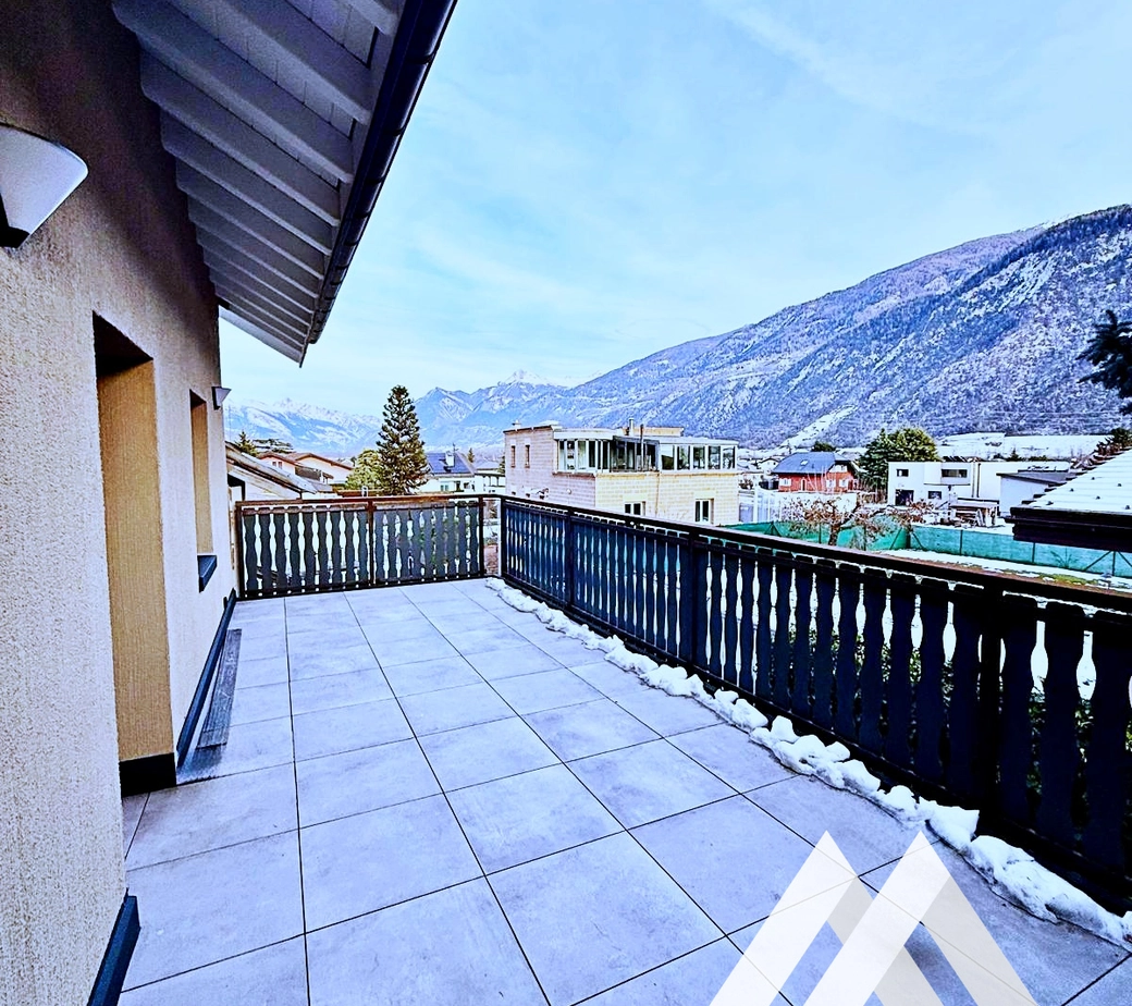 SAINT-LÉONARD - DUPLEX 4.5 PCES - ENTIÈREMENT RÉNOVÉ - TERRASSE