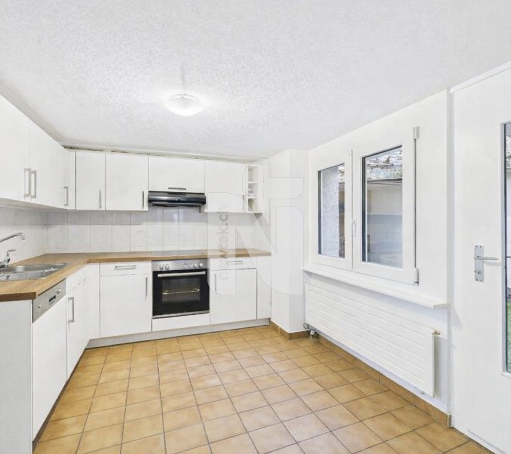 Grosszügige 3.5-Zimmer-Erdgeschosswohnung mit Terrasse in Flüh