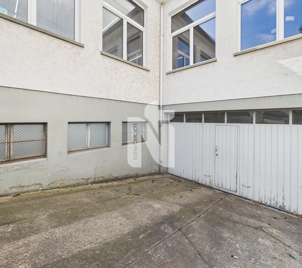 Grosszügige Einstellhalle in Allschwil – Platz für bis zu 7 Fahrzeuge