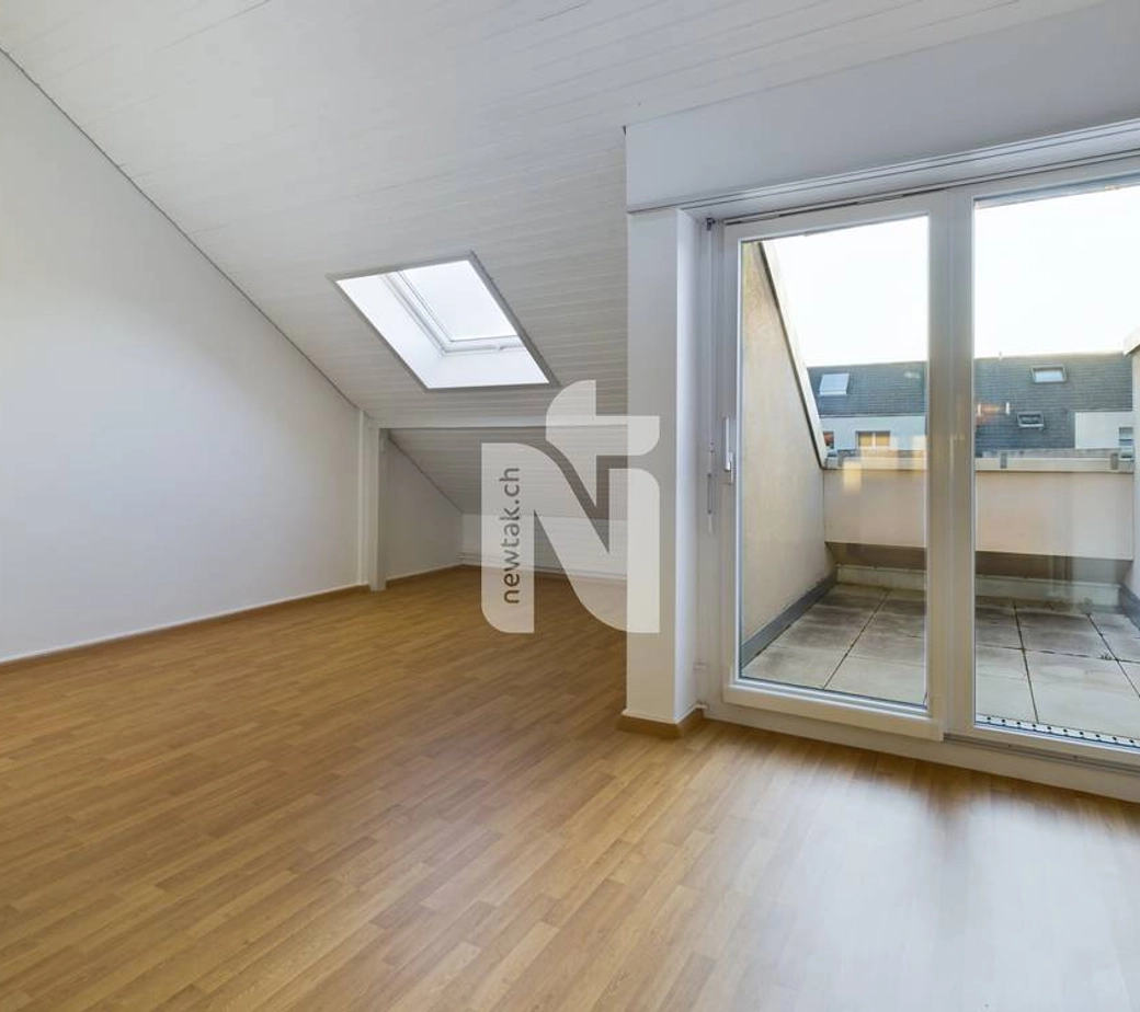 Renoviert, lichtdurchflutet mit Lift, Balkon und viel Stauraum