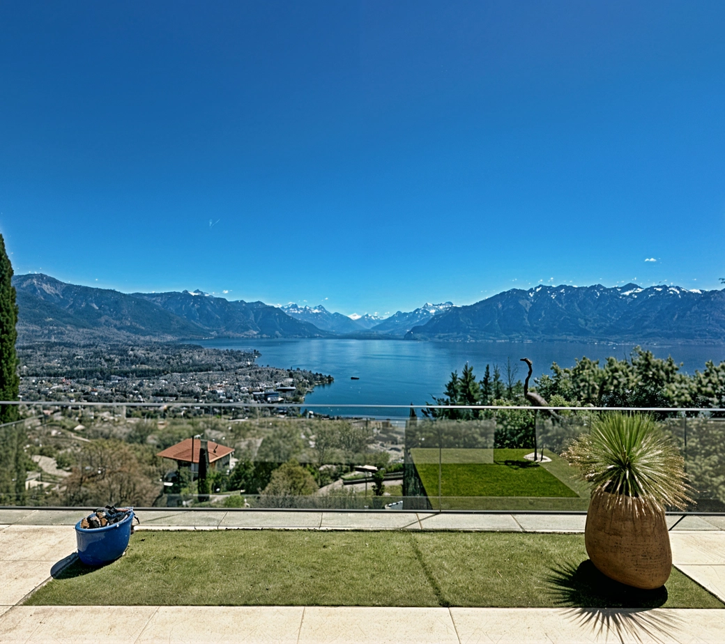 Villa lumineuse avec piscine et vue panoramique époustoufflante
