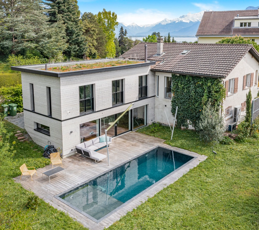 Villa individuelle avec magnifique piscine dans quartier résidentiel