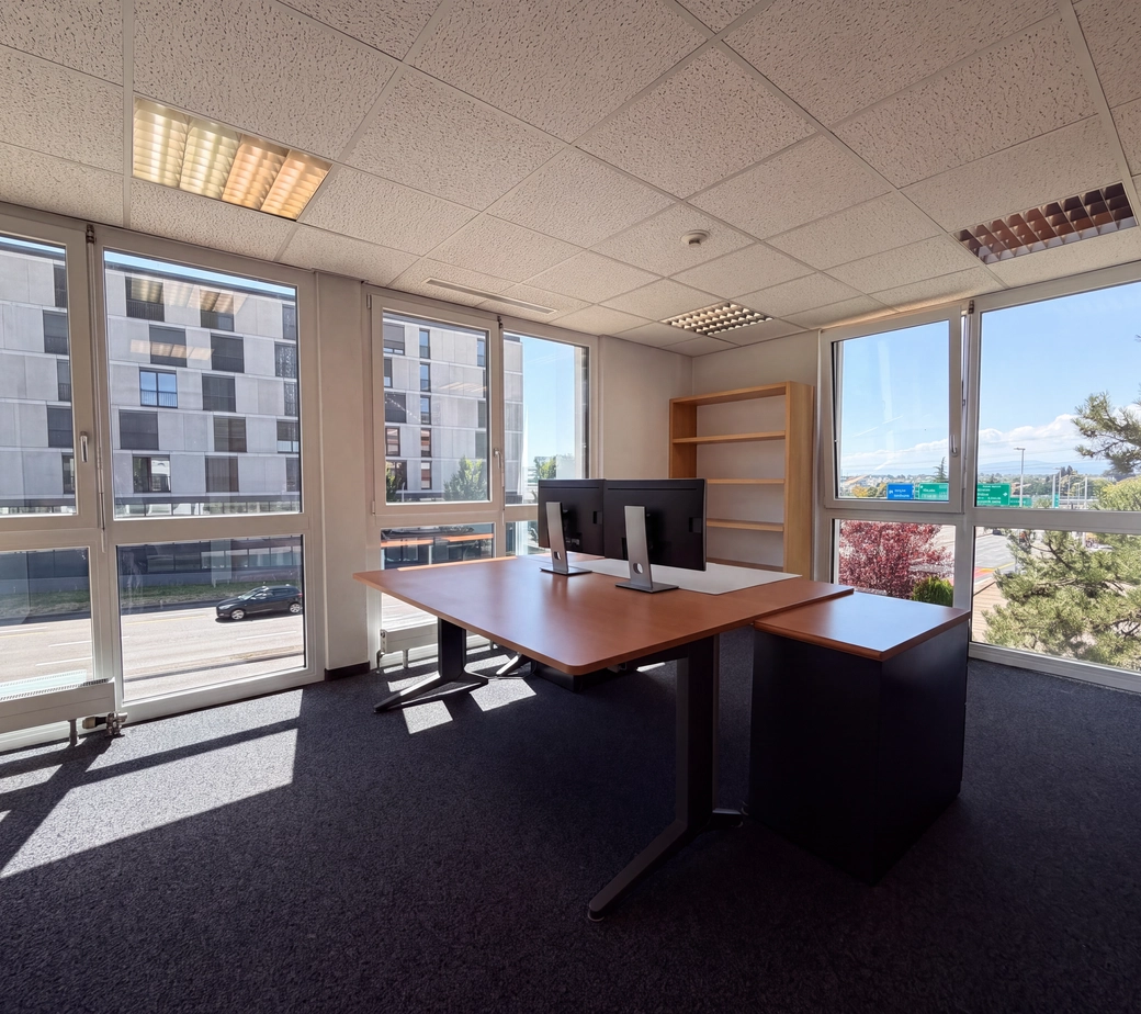 Local commercial à vendre à Crissier - 7.5 pièces de 179m2 et places de parking !