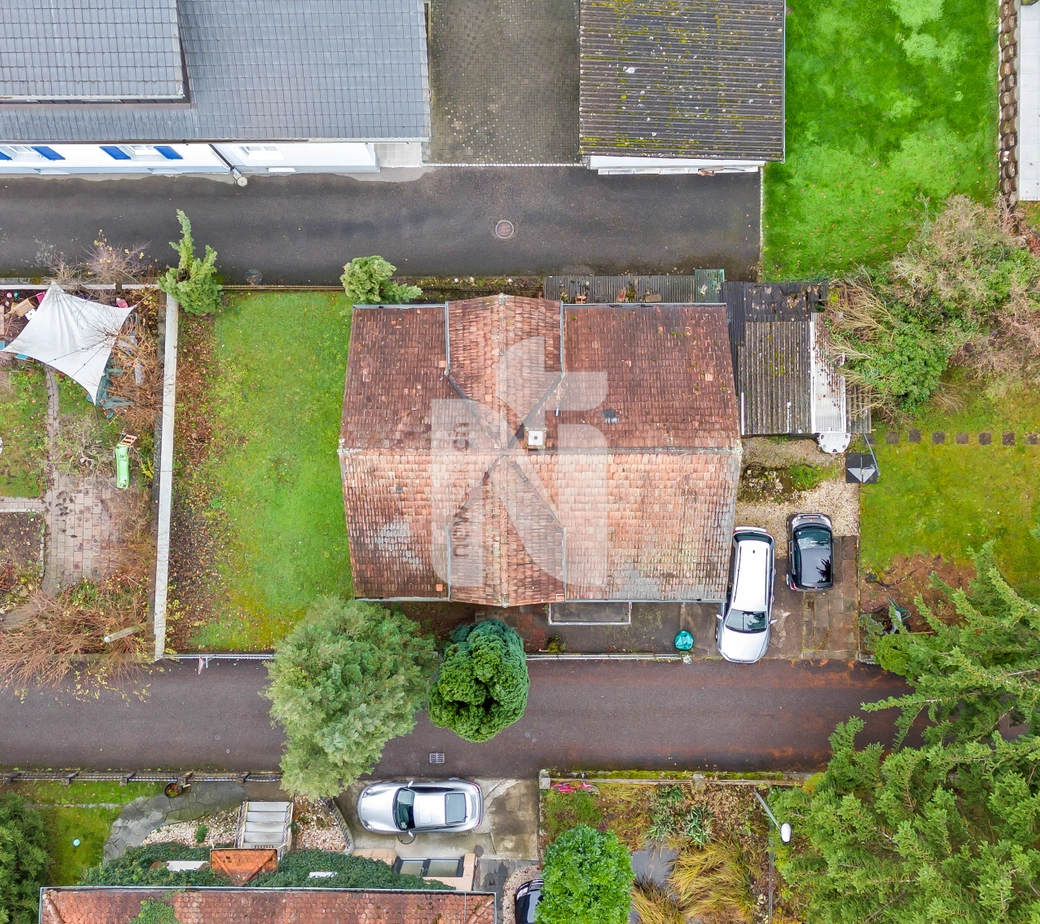 Ruhig, zentral, mit Schopf, grossem Garten und viel Potenzial