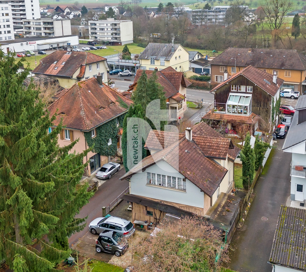 Ruhig, zentral, mit Schopf, grossem Garten und viel Potenzial