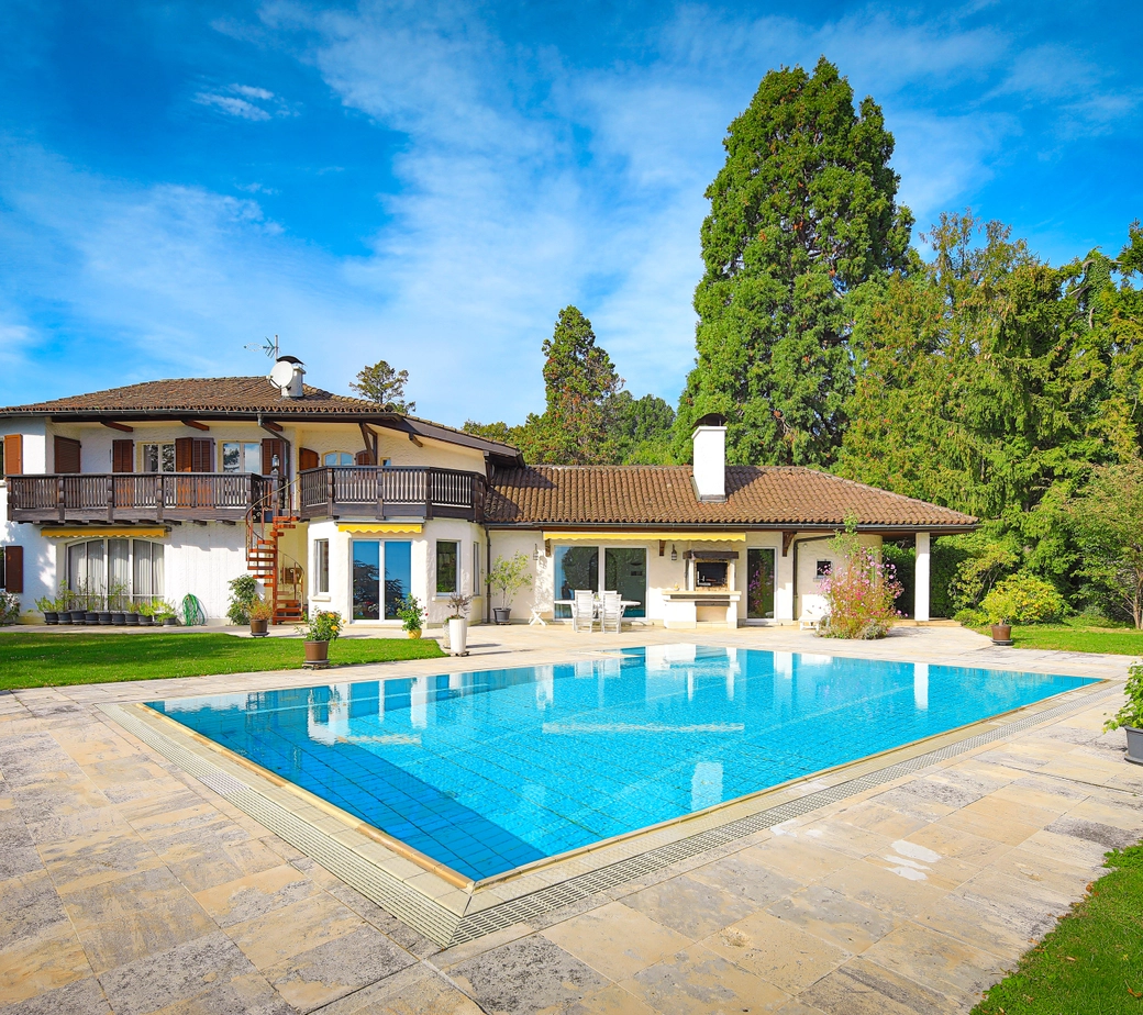Une Maison de Rêve à Chexbres – Piscine et Vue Panoramique sur le Lac et les Alpes
