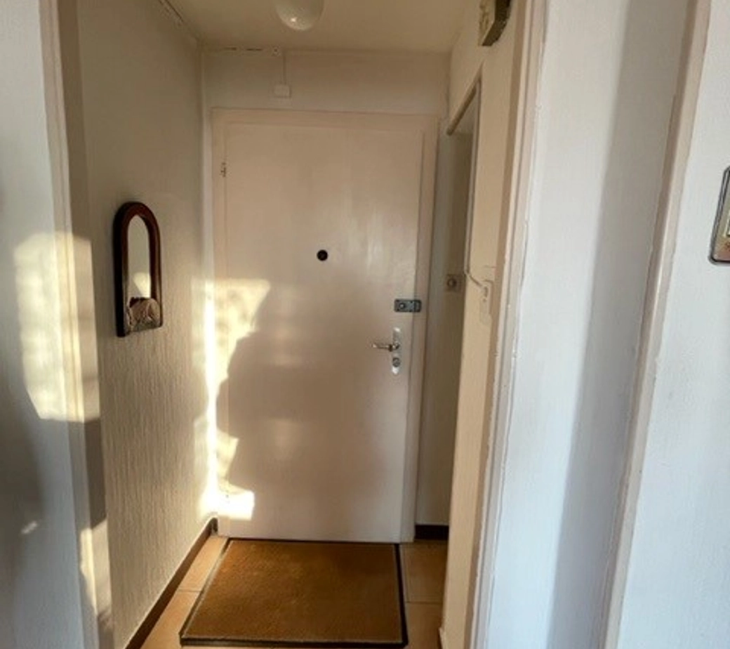 Très joli 2.5 pièces au dernier étage d'une petite maison, quartier verdoyant
