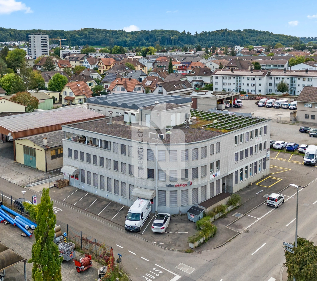 Top-Investitionsobjekt in Muttenz für Handwerker – Schreinerei, Büros, Lager, Tiefgarage, & Wohnung in Industriezone