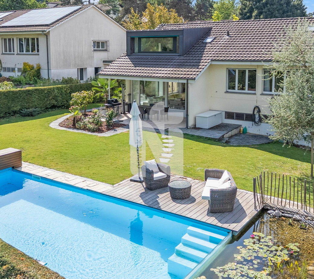 Sehr attraktives Einfamilienhaus auf dem Bruderholz mit Pool, Sauna, Garten und viel Privatsphäre