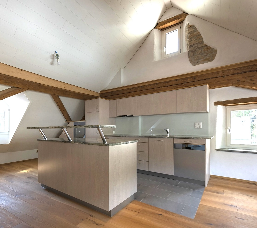 Grosse, moderne Dachwohnung mit direktem Liftzugang