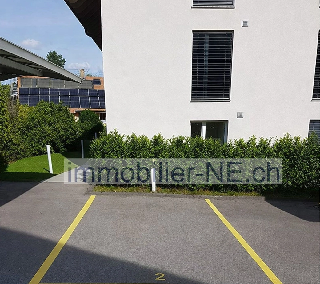 À vendre, belle place de parc n° 2 extérieure