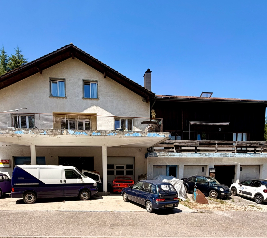 Garage – station service et 3 appartements