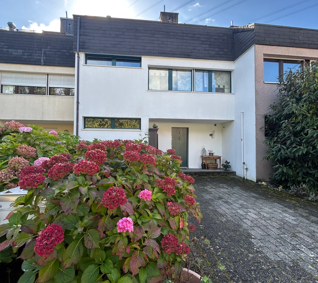 Charmante maison mitoyenne avec jardin située à Epalinges