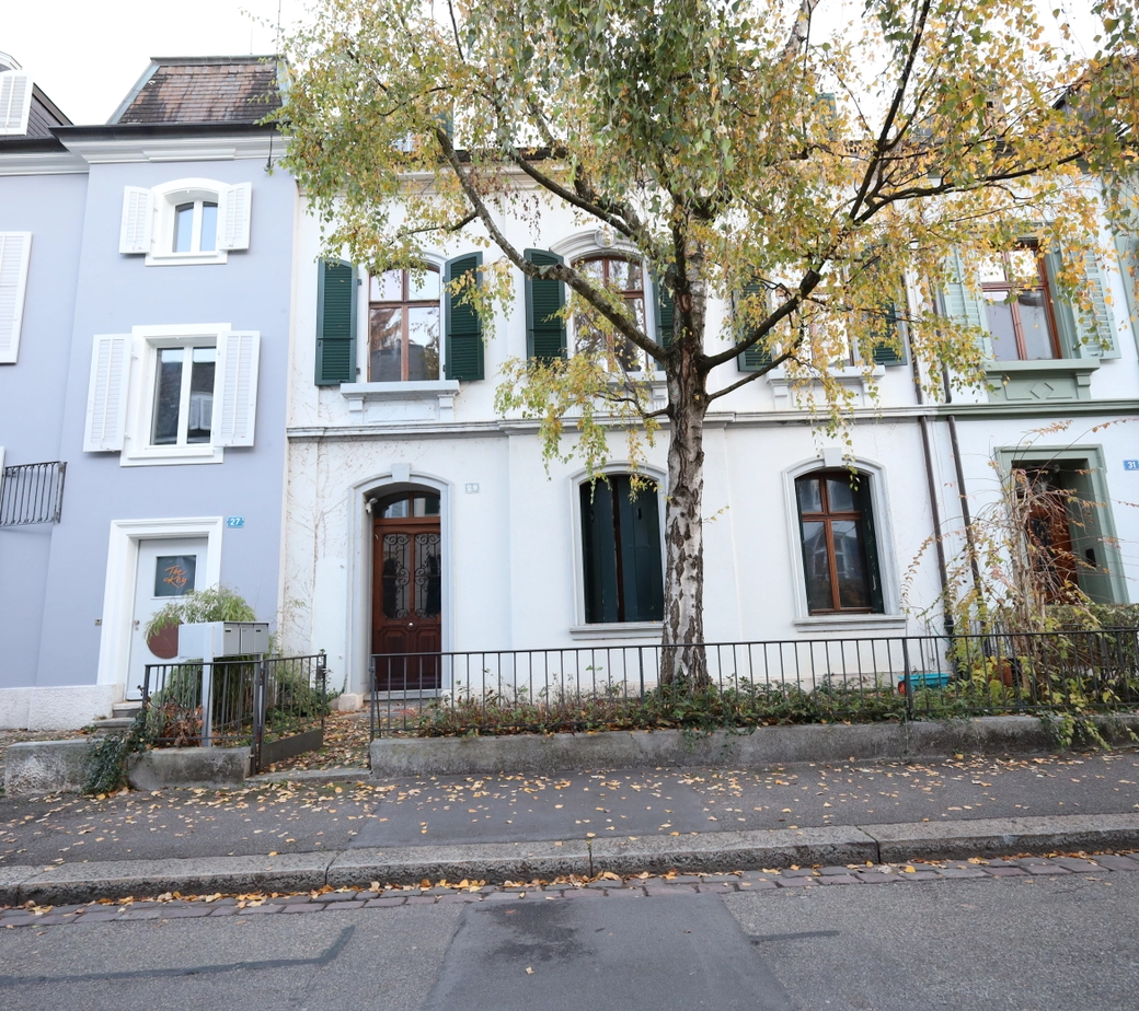 Sehr schöne Altbauwohnung mit einem Balkon und viel Charme