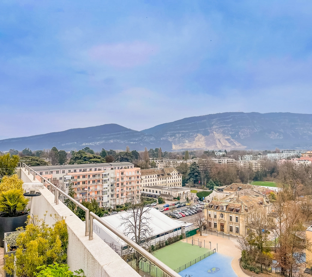 Attique duplex d’exception avec terrasse panoramique et vue sur le lac
