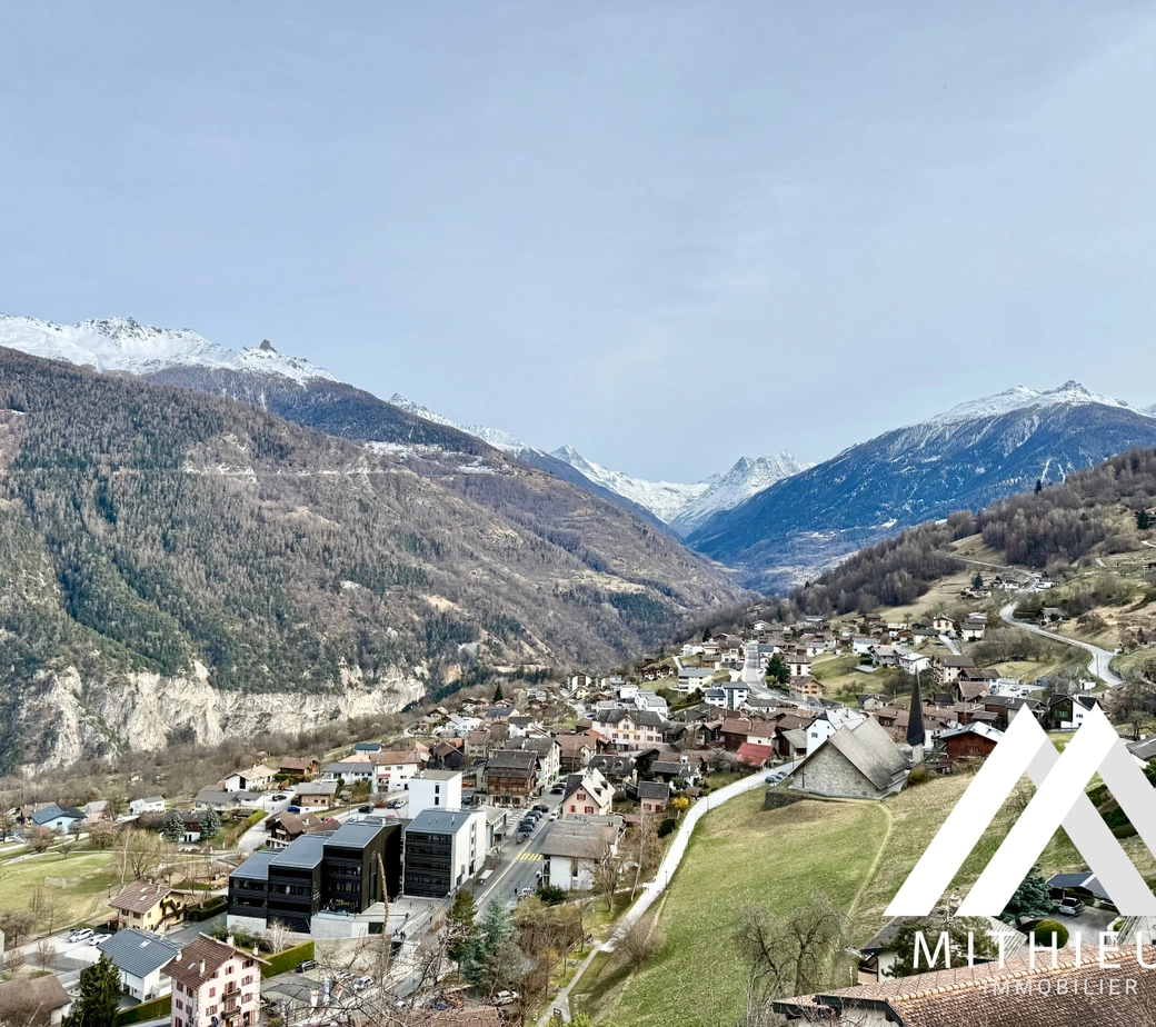 TERRAIN CONSTRUCTIBLE DE 1241  M2, VEX