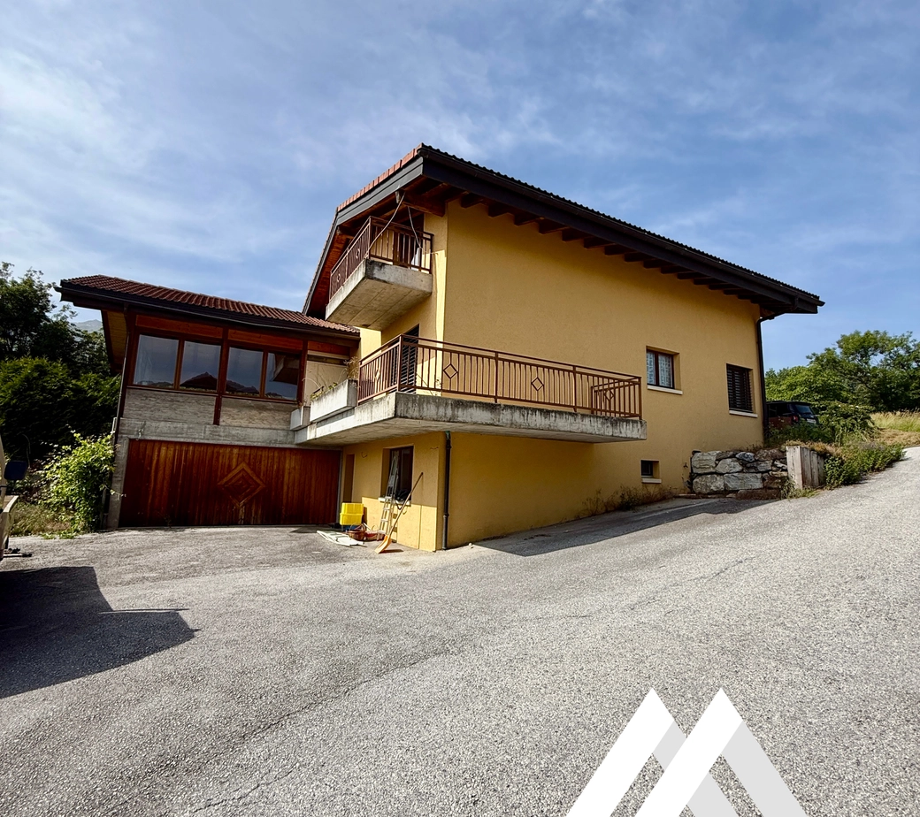 VILLA DE 177 M2 EN BORDURE DE ZONE AGRICOLE  ! CHANDOLIN