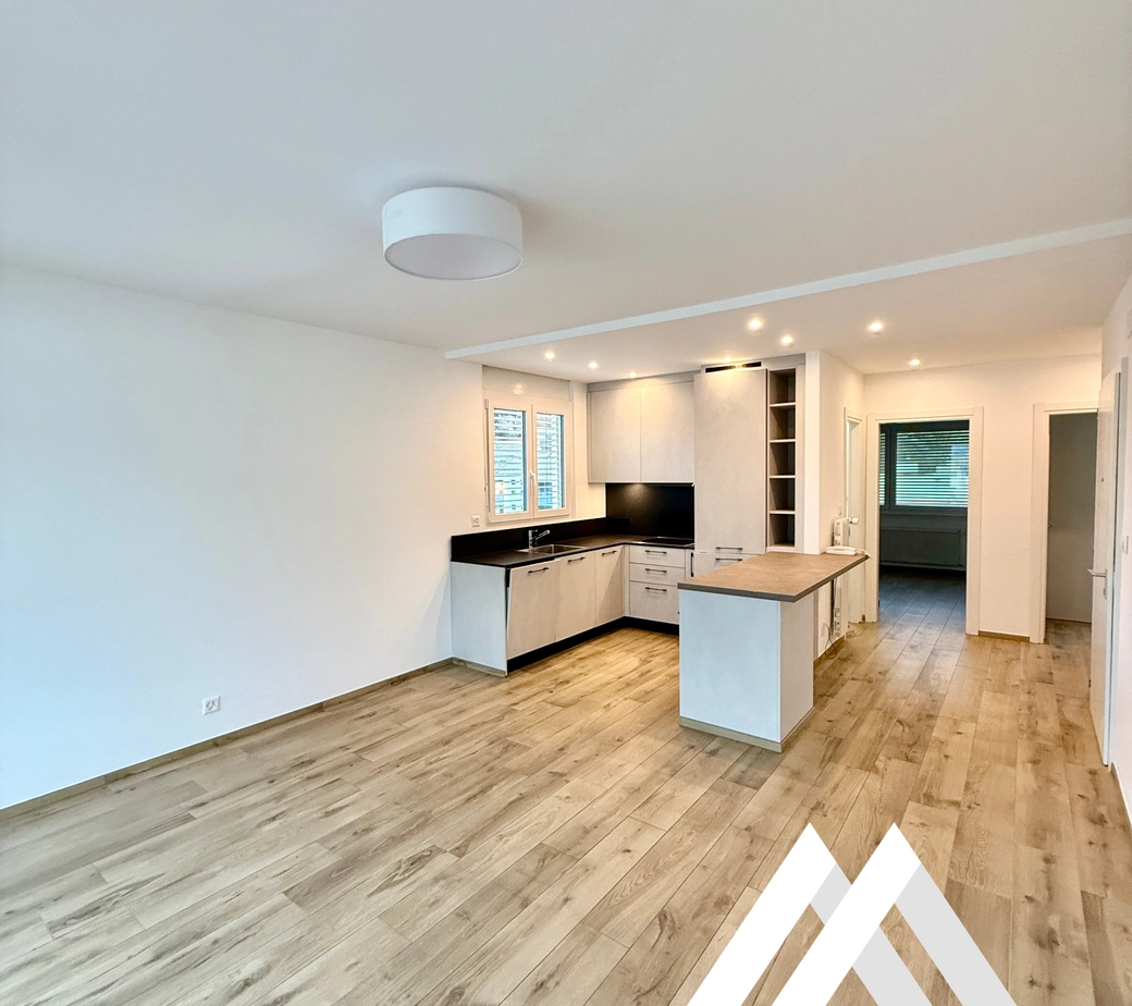"APPARTEMENT RÉNOVÉ DE 3.5 PCES / 62 M2 ! AU COEUR DE SION !