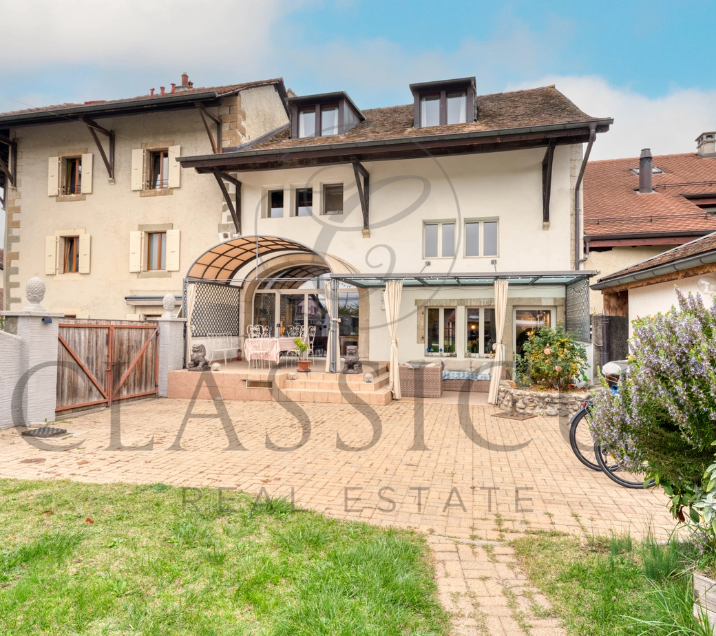 Ensemble villageois de charme avec revenu accessoire et jardin confidentiel