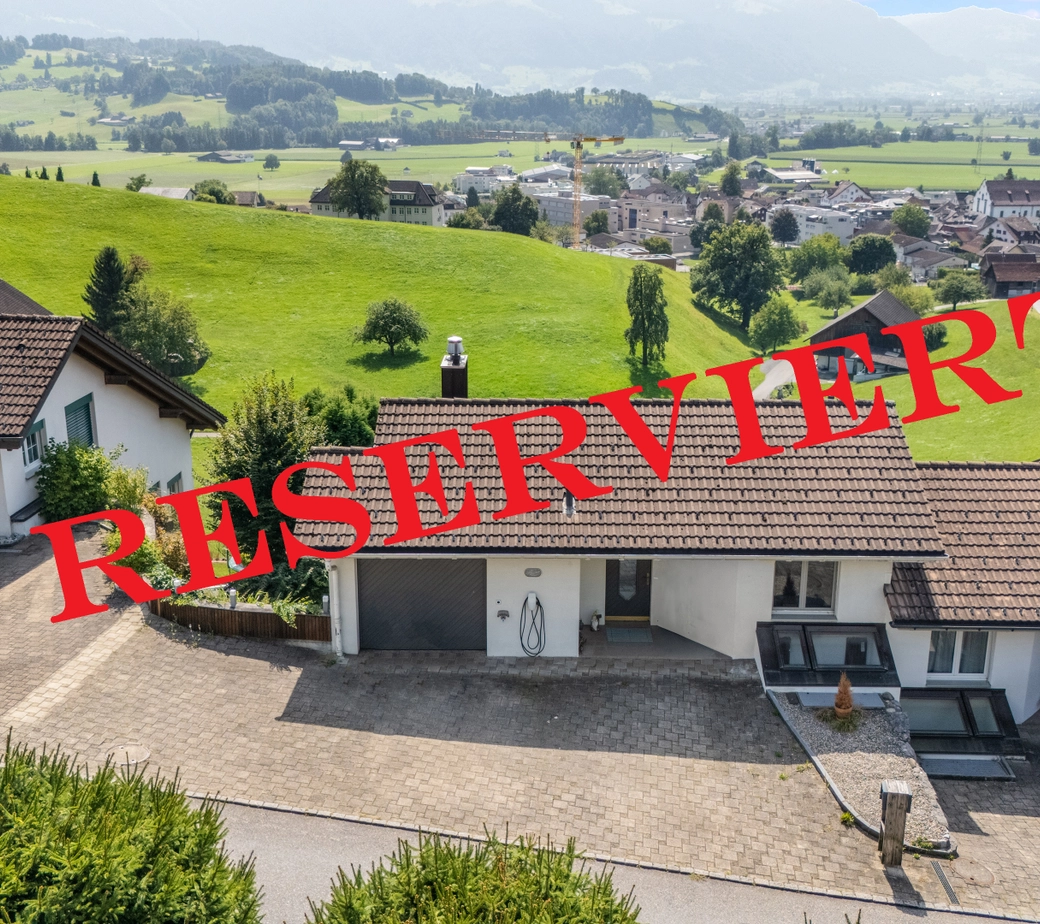Stilvolles 5.5-Zimmer-Doppel-Einfamilienhaus mit atemberaubender Aussicht und traumhaften Terrassen in Kaltbrunn