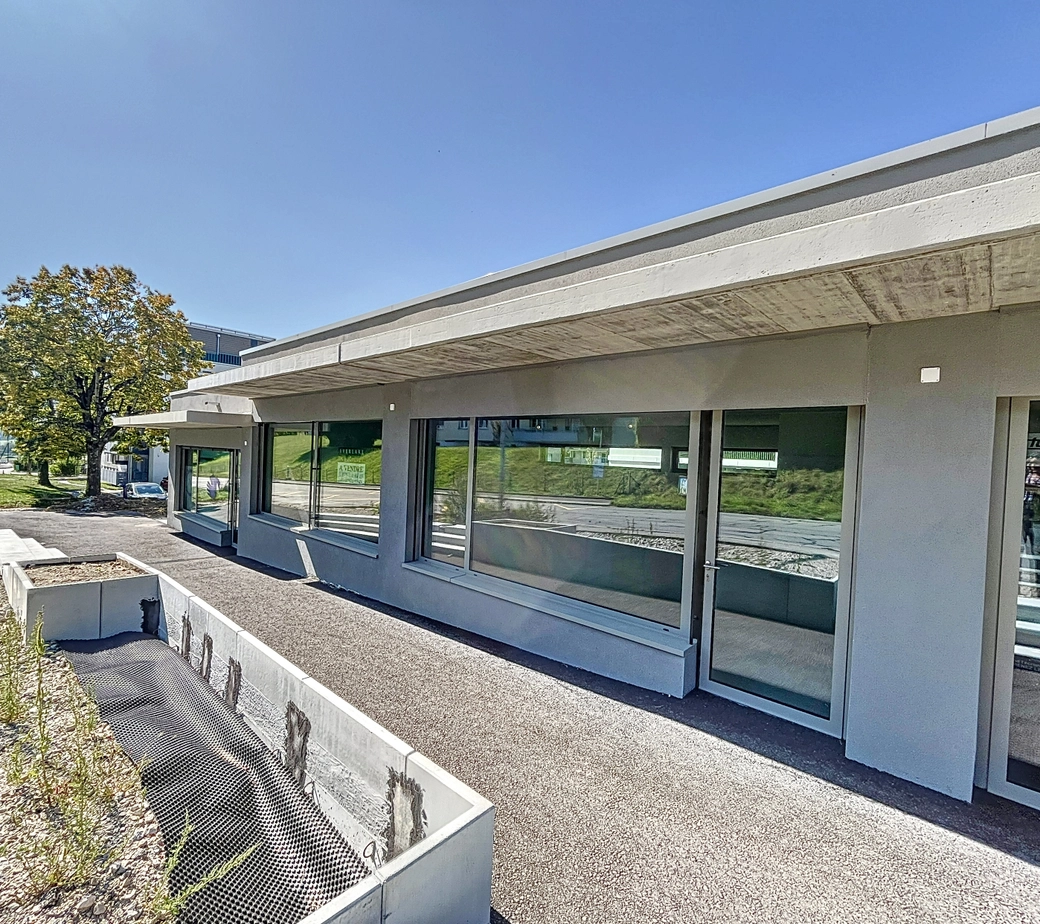 Local commercial de 95m2 + dépôt de 40m2