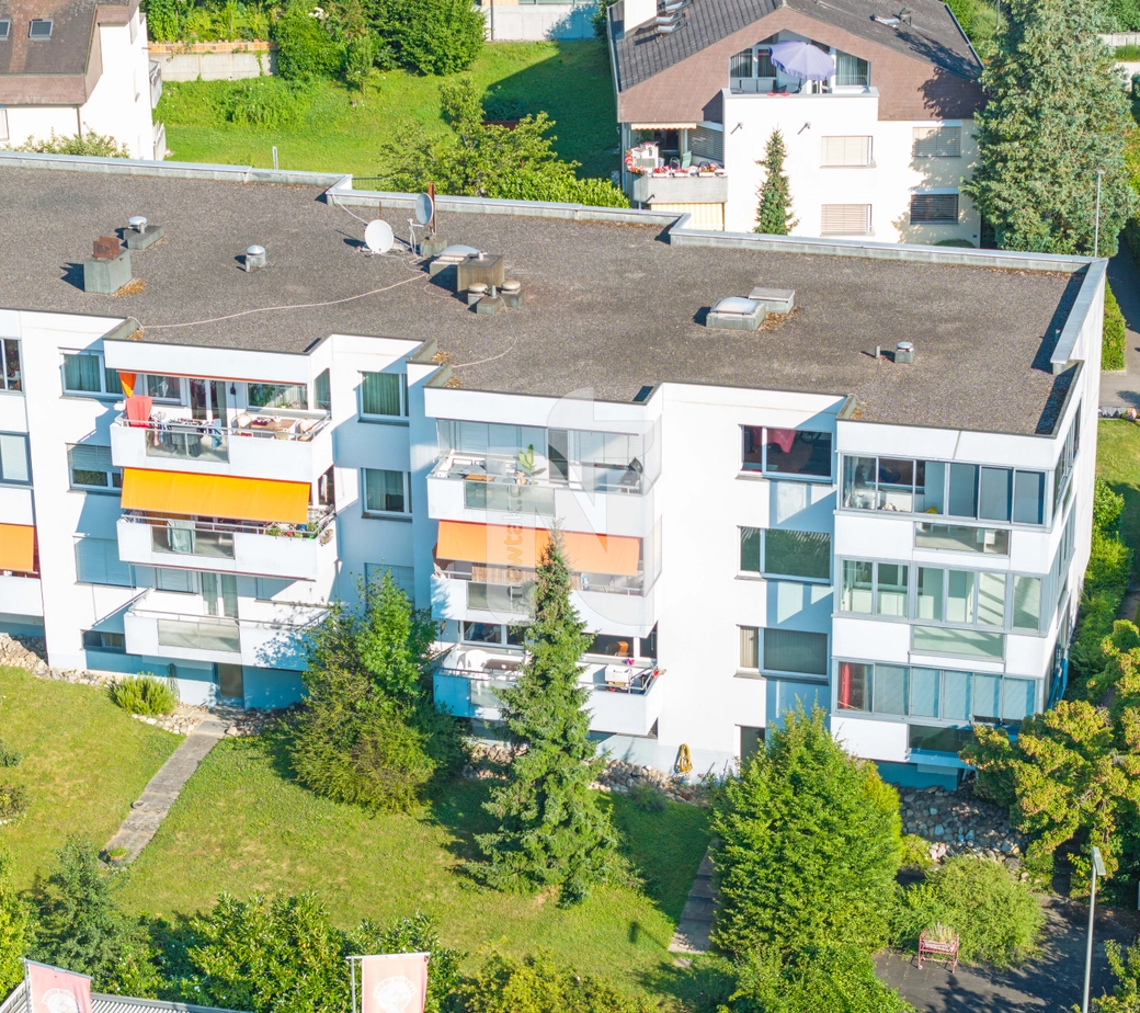 Zentral, ruhig und hell mit schöner Aussicht ins Grüne