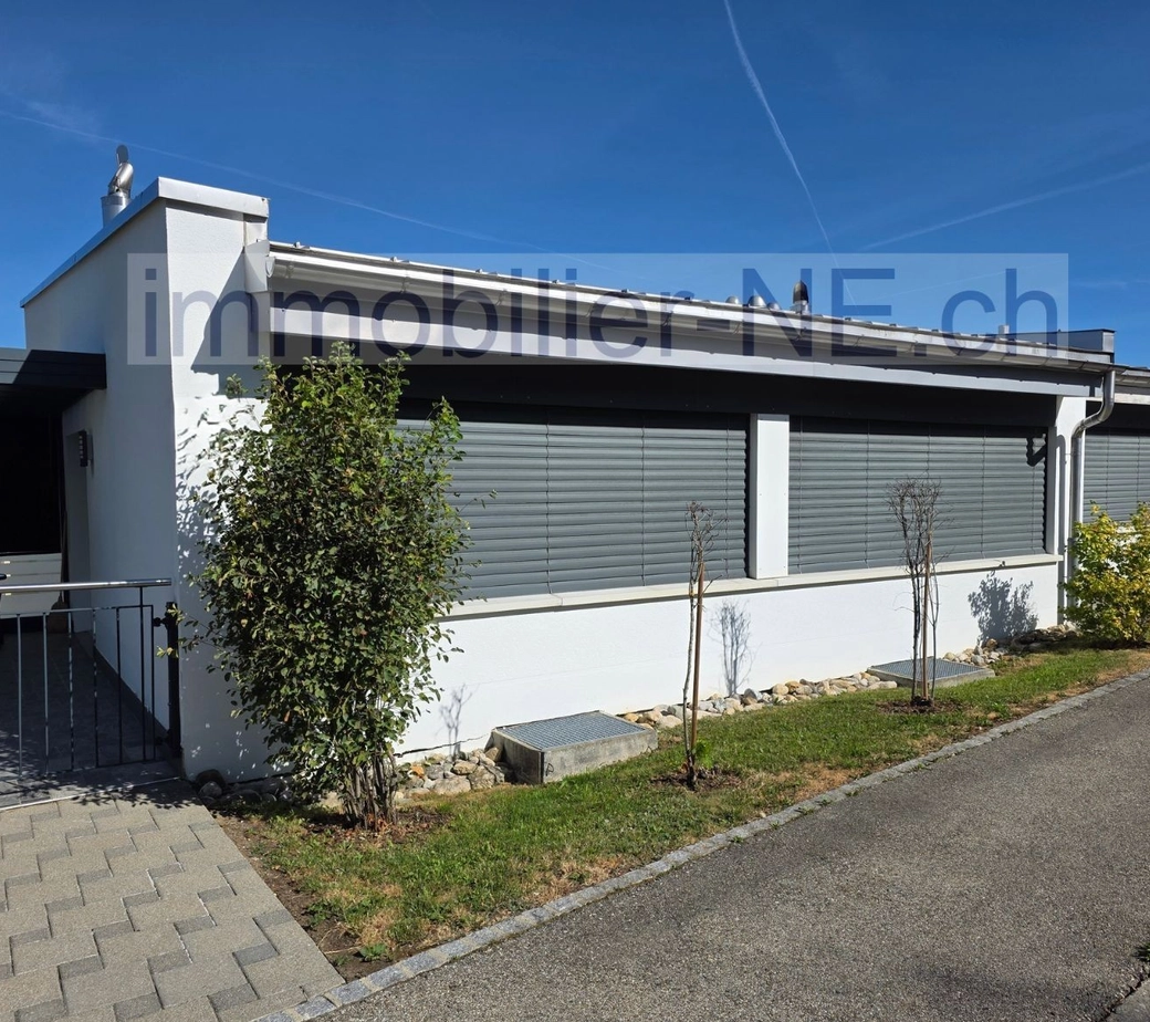 Villa moderne bénéficiant d’un jardin privatif et d’une place de stationnement intérieure