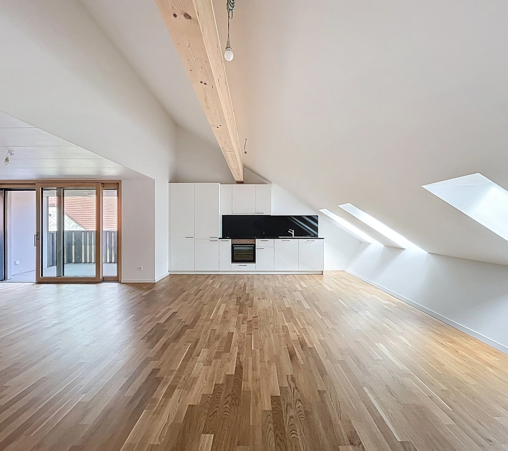 Duplex de 4,5 pces au dernier étage