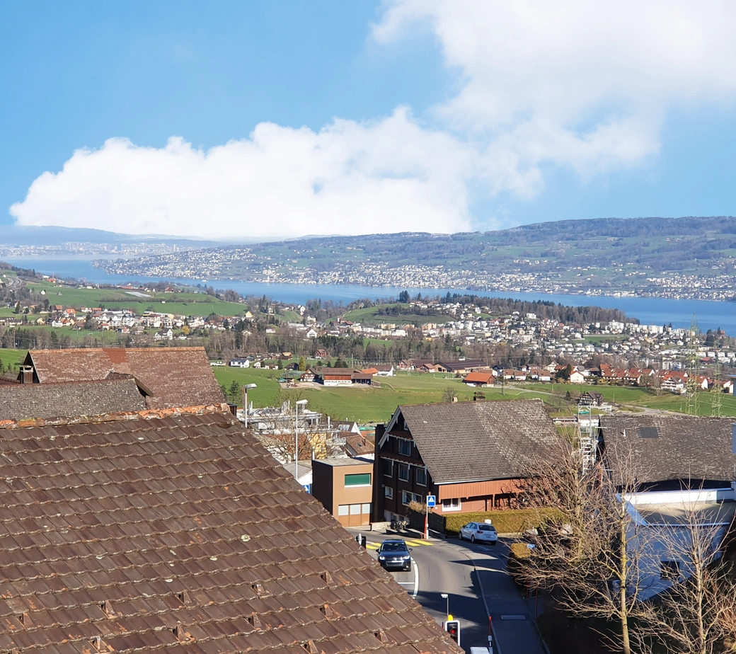 Attraktive Attika-Wohnung mit herrlichem Ausblick auf den Zürichsee in Schindellegi