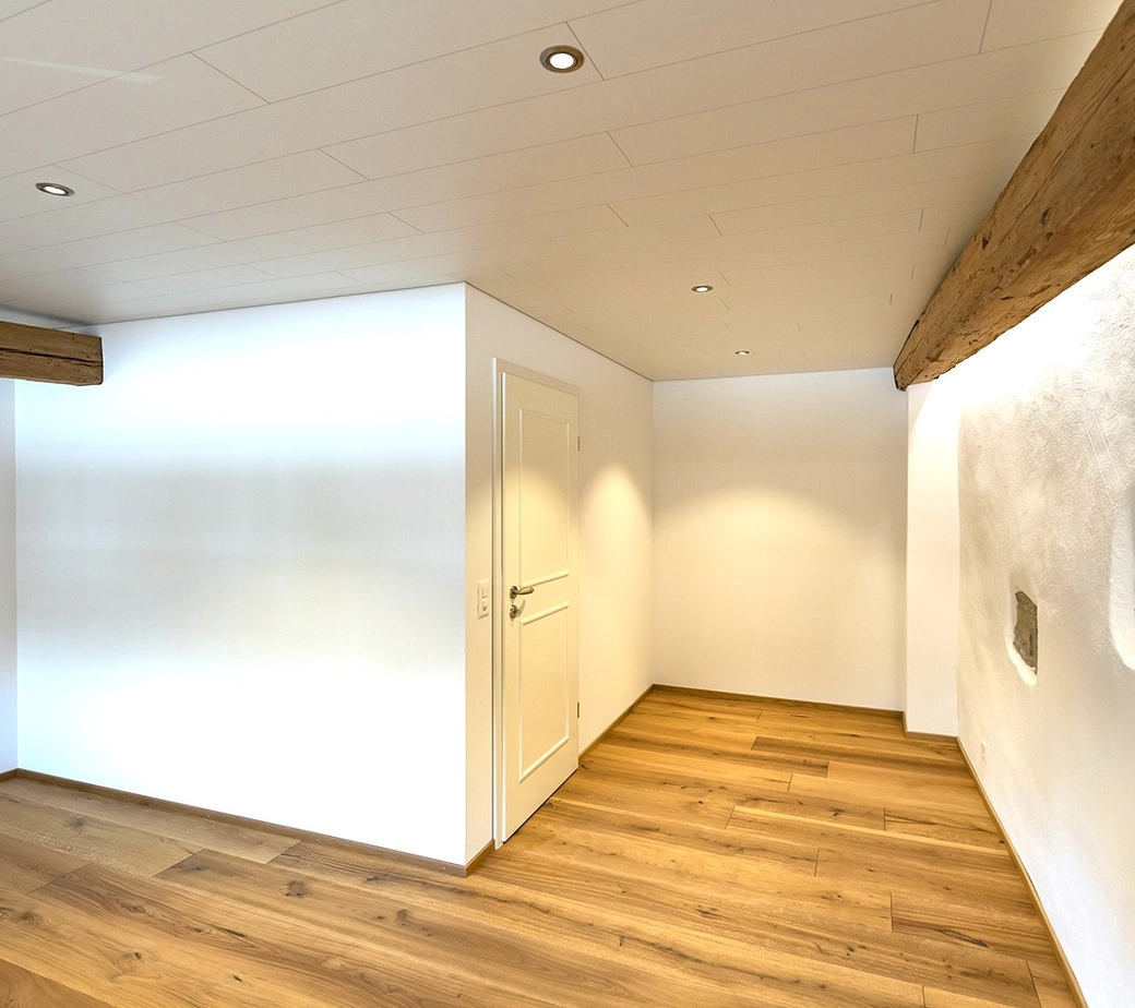Zentral, luxuriös, neu renoviert mit grossem Balkon und Aussicht