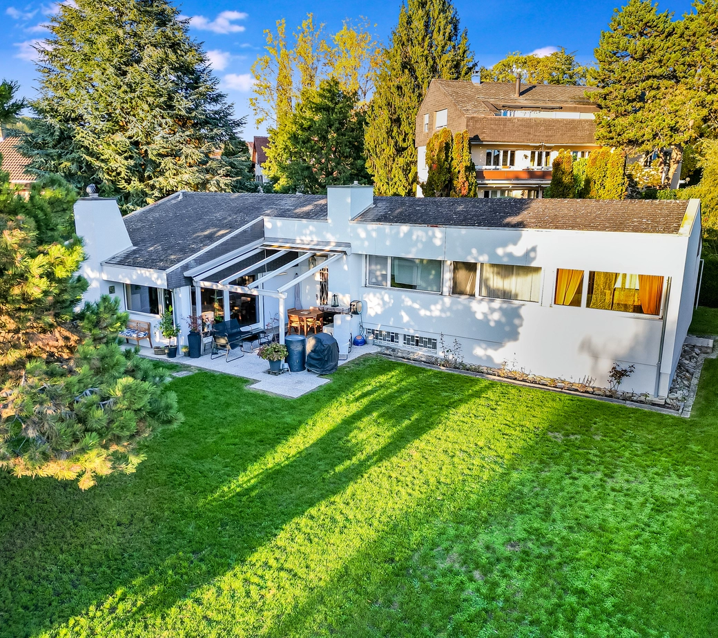 Villa individuelle avec grand terrain à vendre dans un quartier résidentiel de Crissier