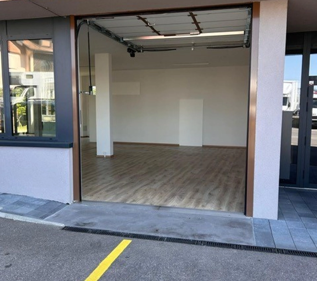 Atelier - dépôt - local de stockage au rez-de-chaussée dans la zone industrielle d'Echallens