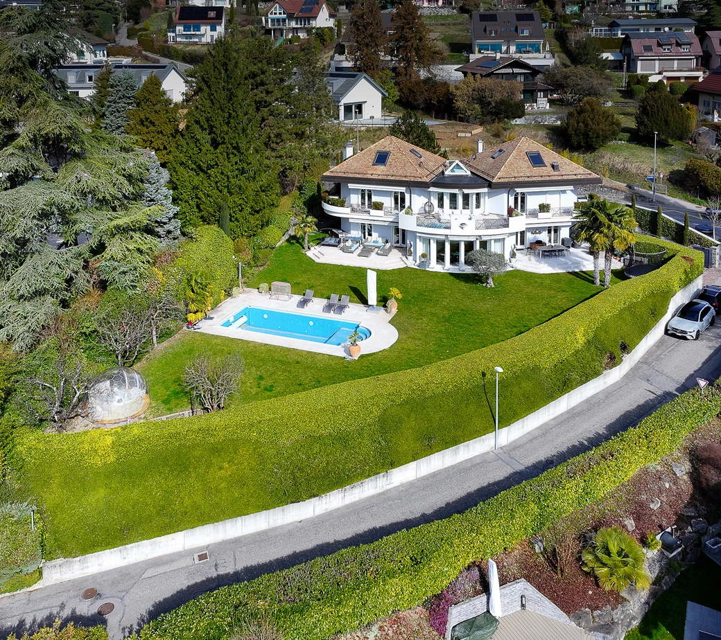 Magnificent detached villa with breathtaking views on the heights of Montreux