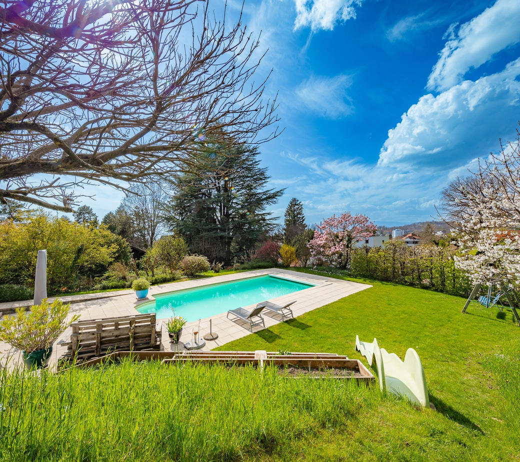 NOUVEAU PRIX ! Superbe villa 8.5 pièces avec piscine chauffée