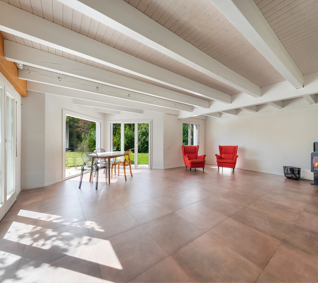 Élégante maison jumelle offrant espace et quiétude