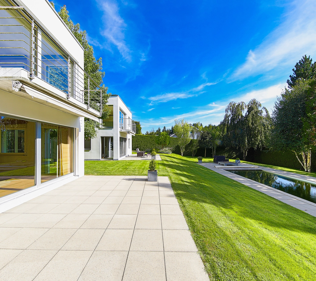 Villa d’architecte contemporaine avec piscine dans un écrin de verdure