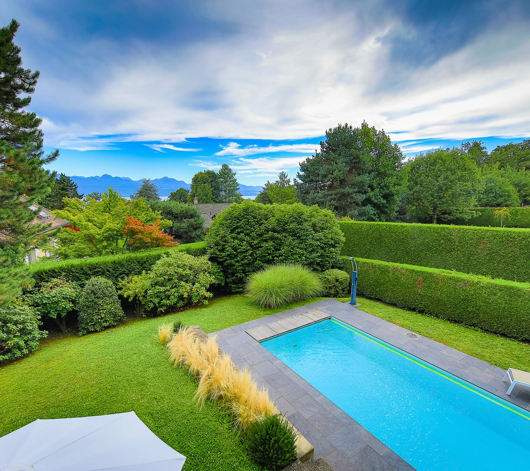Propriété de prestige entourée de verdure à Lausanne