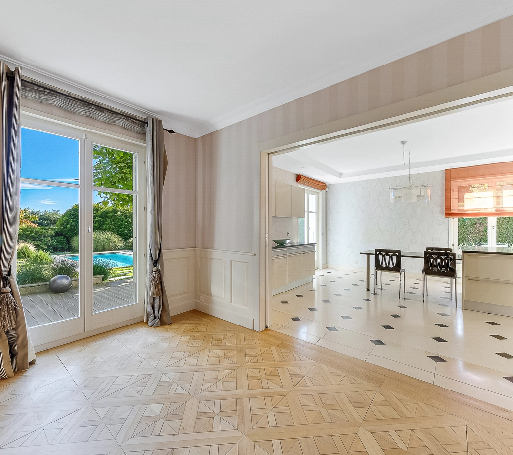 Propriété de prestige entourée de verdure à Lausanne