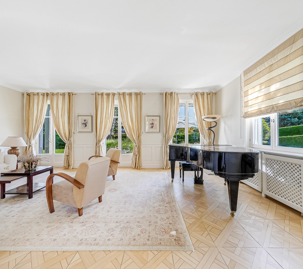 Propriété de prestige entourée de verdure à Lausanne